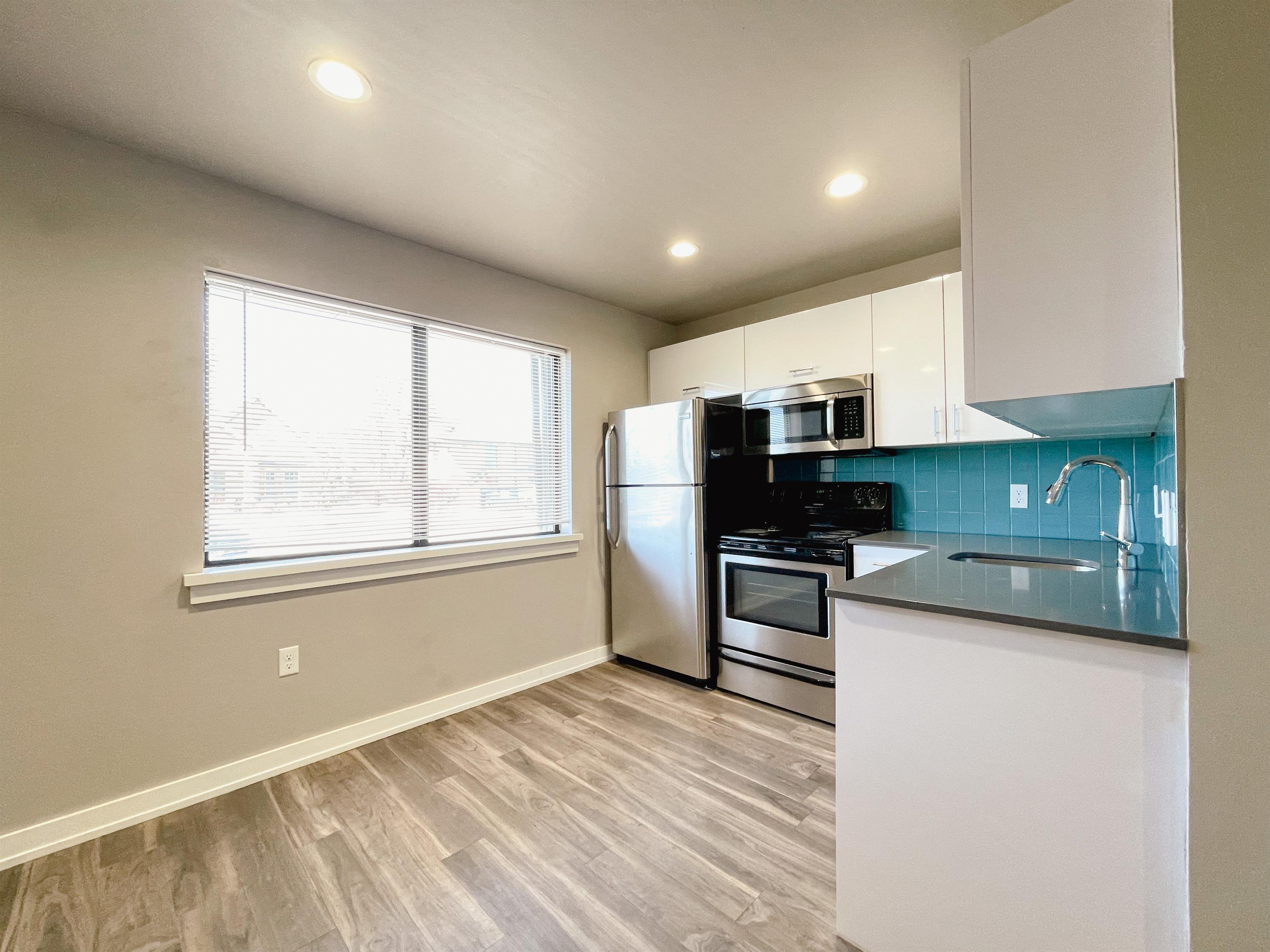 2000 North Blackwelder Avenue - 105