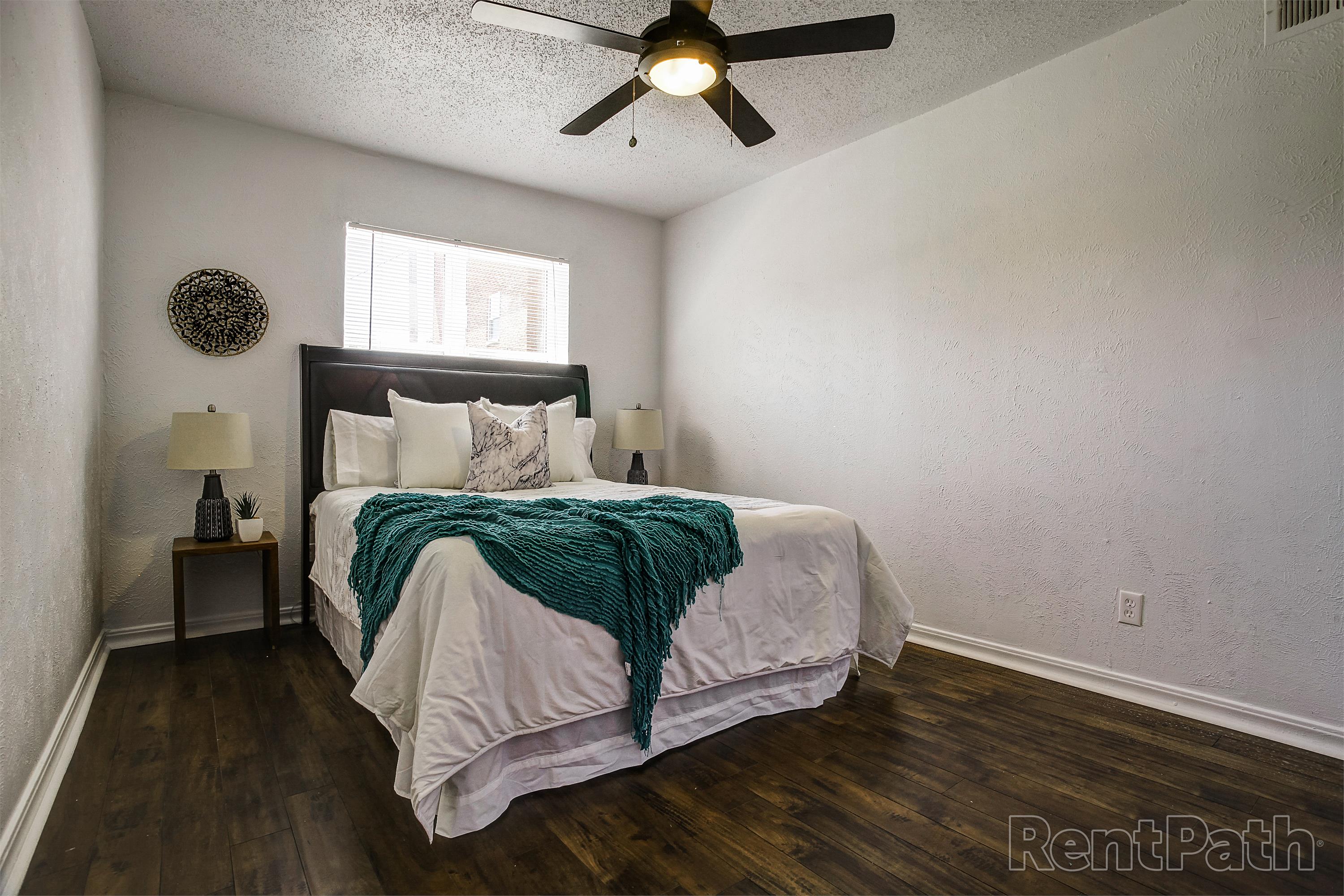 1714 N Lindsay Ave - 2