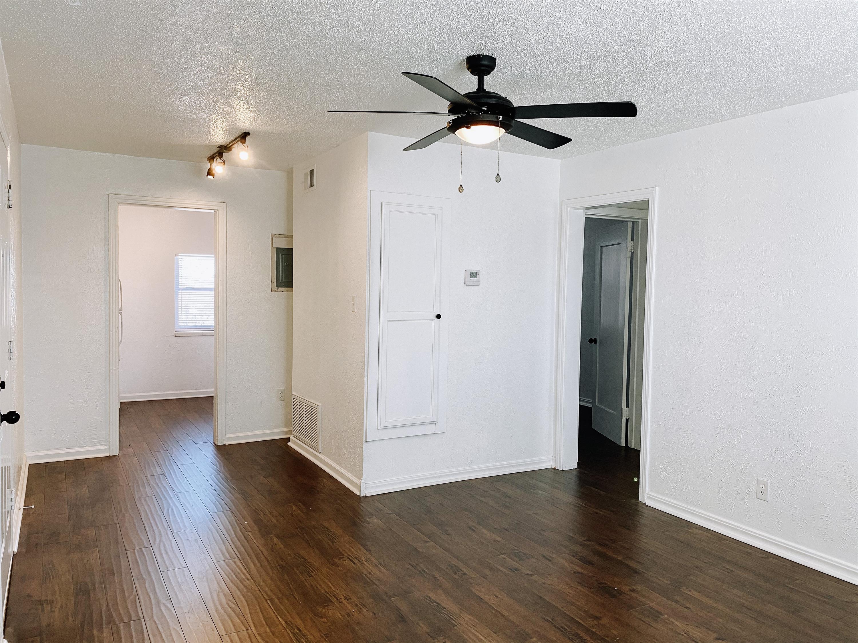 1722 N Lindsay Ave - 3
