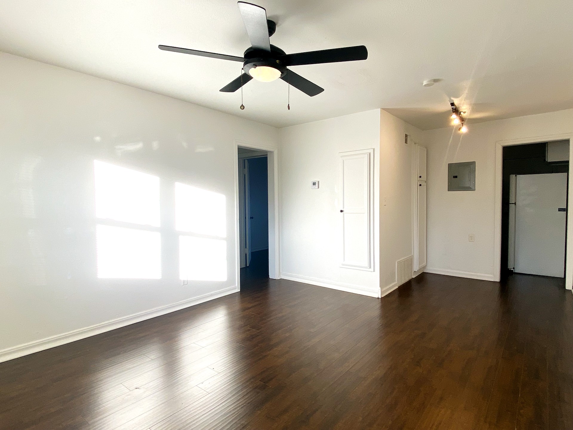 1714 N Lindsay Ave - 4