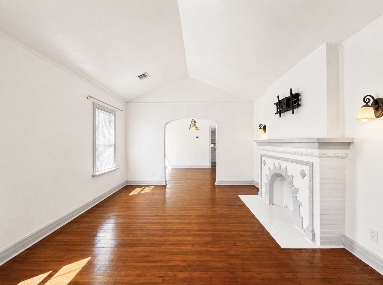 939 East Drive