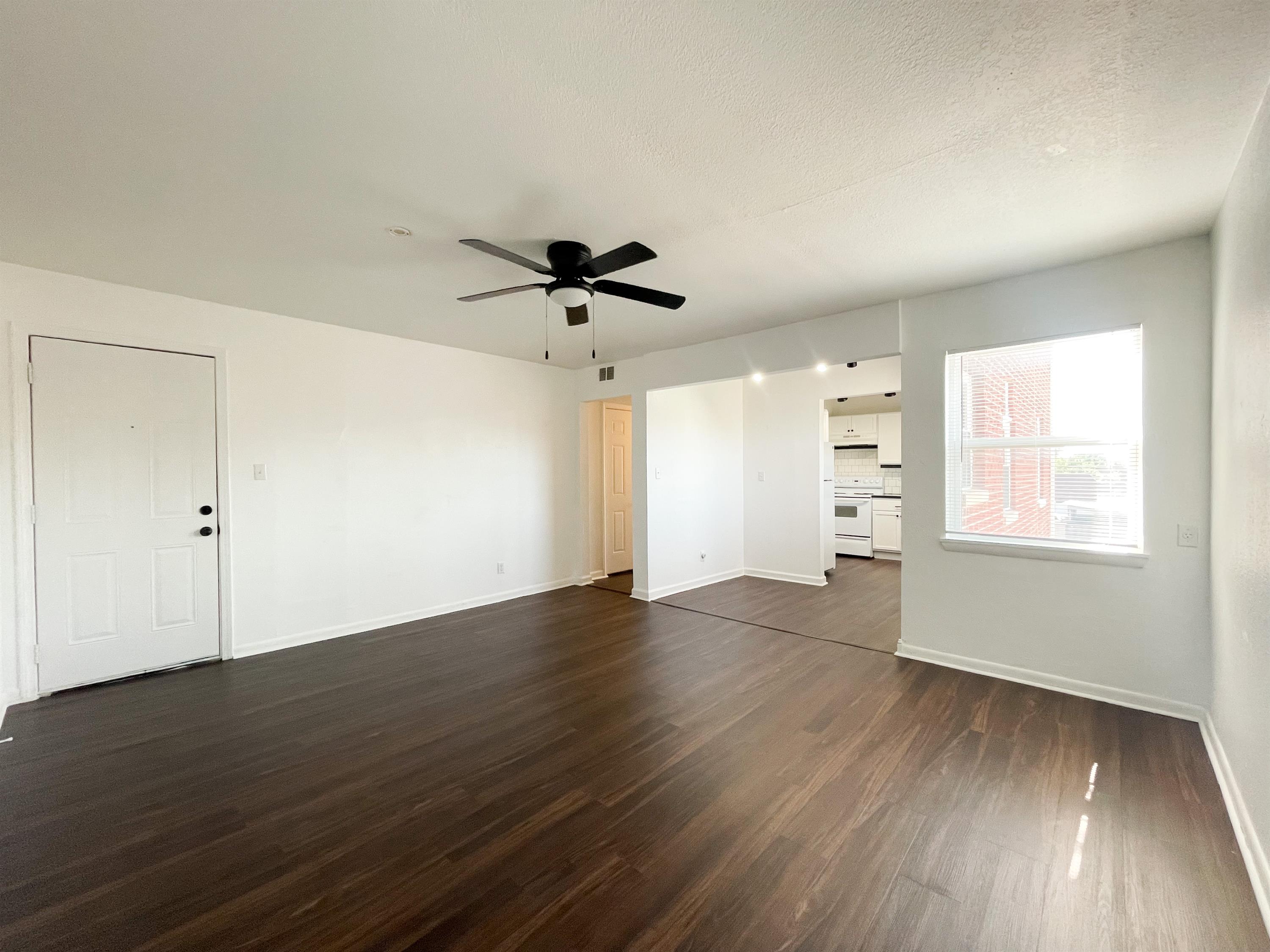 1714 N Lindsay Ave - 1