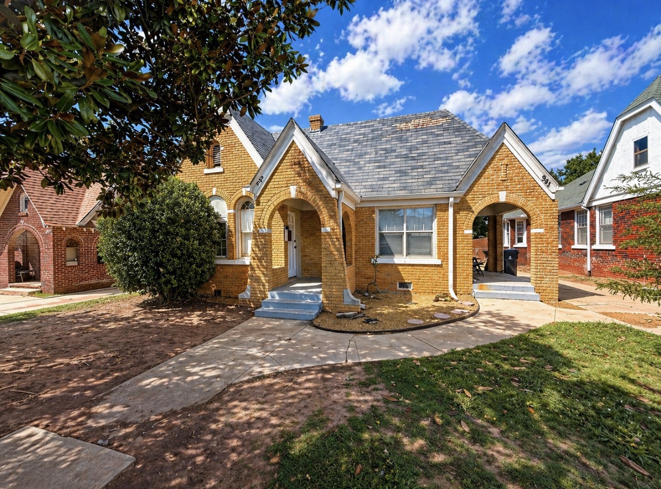 941 East Drive