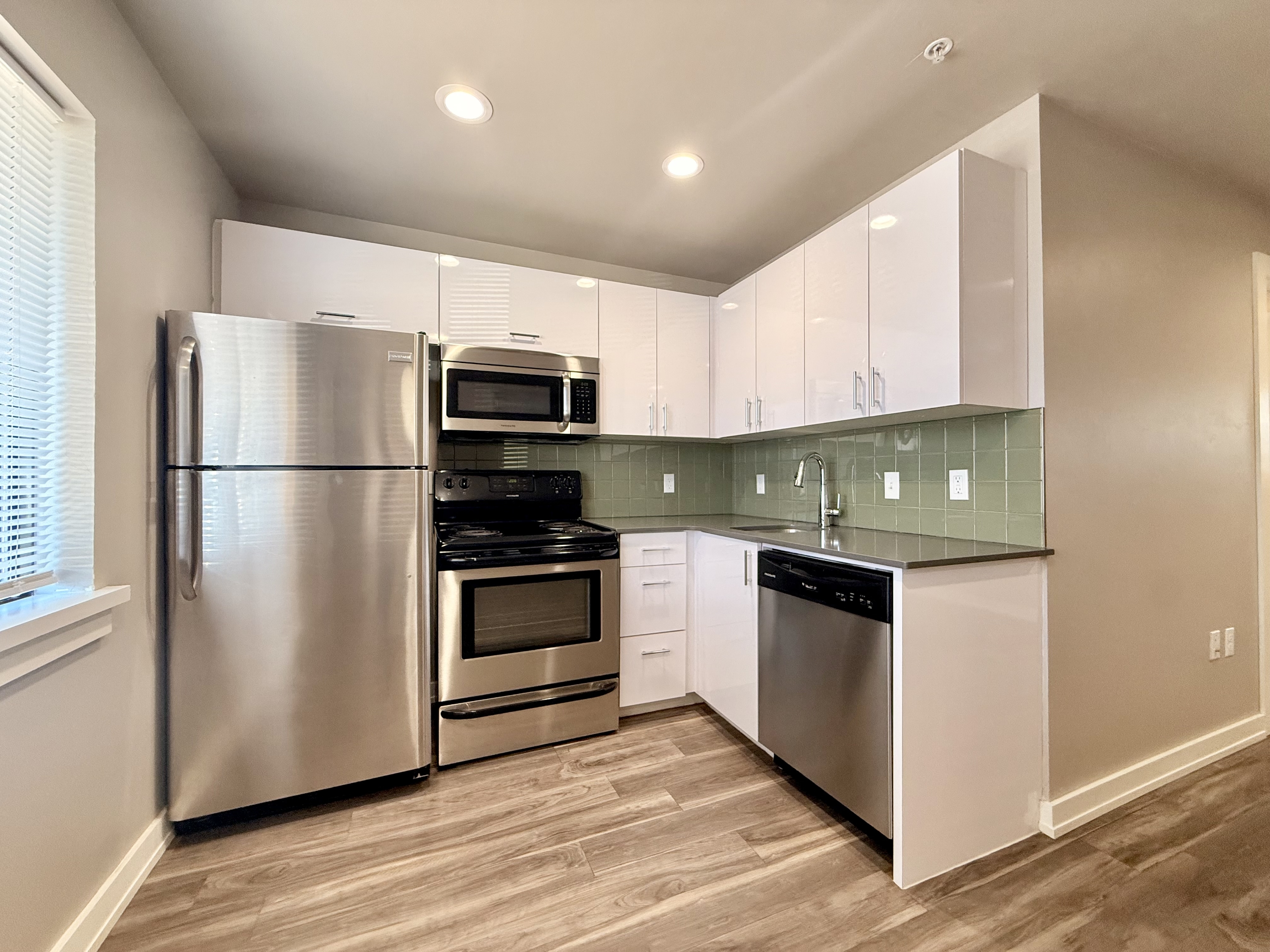 2000 North Blackwelder Avenue - 104